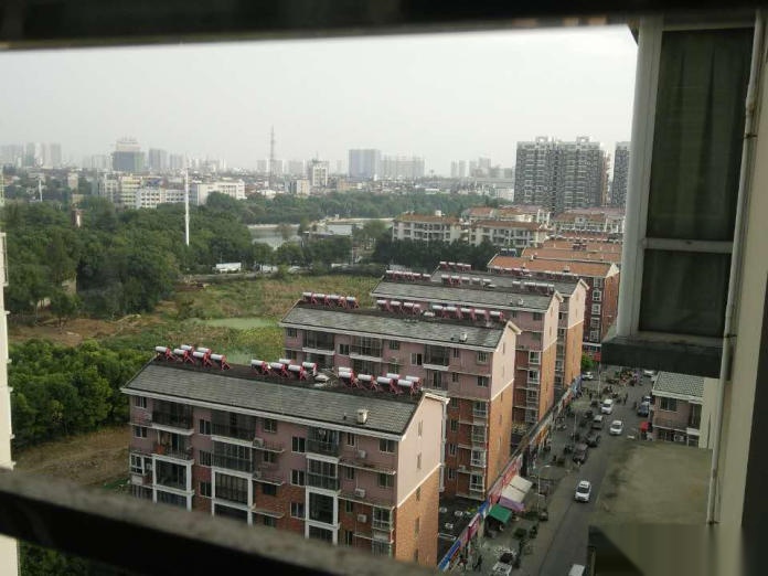 --錦繡后湖二期4室2廳131平米精裝修年付(個人)