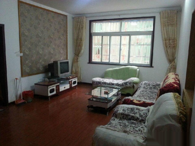 --孝感學(xué)院航空路共青華苑3樓2室精裝齊全1300