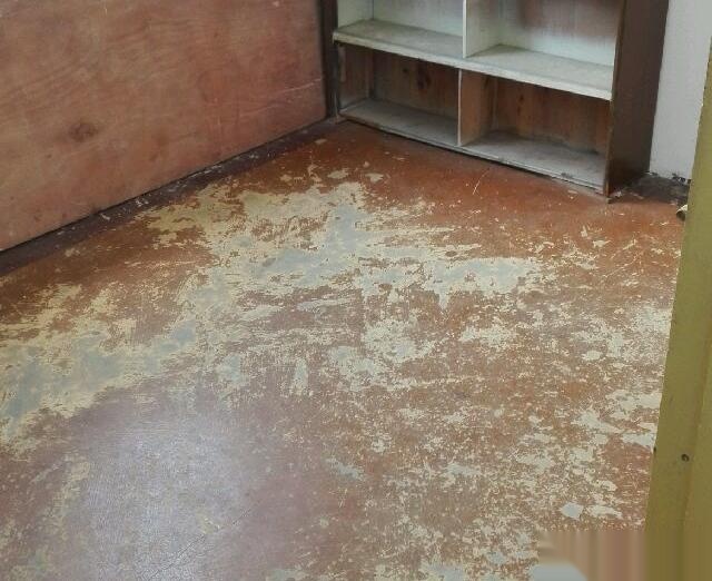 -交通路理絲小區(qū)4樓3室1廳1衛(wèi)齊全700