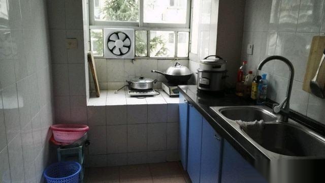 --------香澳路步行街3室2厅1卫1900元(个人)