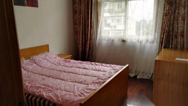 --------香澳路步行街3室2厅1卫1900元(个人)