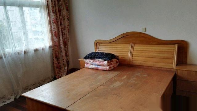 --------香澳路步行街3室2厅1卫1900元(个人)