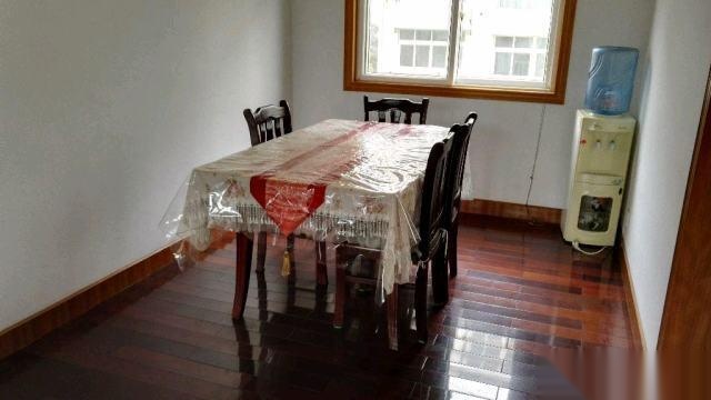 --------香澳路步行街3室2厅1卫1900元(个人)