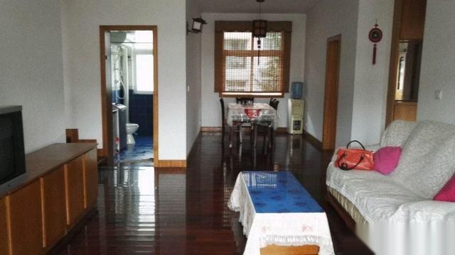 --------香澳路步行街3室2厅1卫1900元(个人)