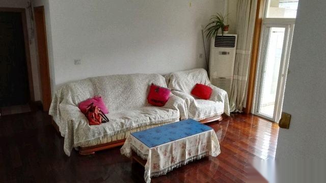 --------香澳路步行街3室2厅1卫1900元(个人)