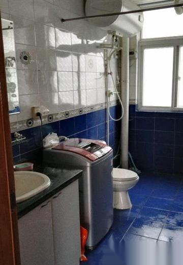 --------香澳路步行街3室2廳1衛(wèi)1900元(個人)