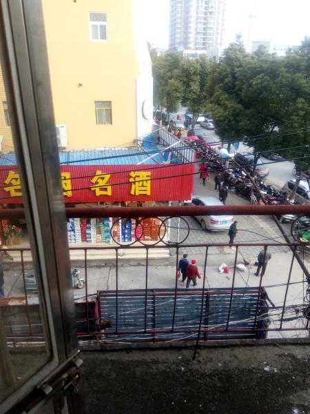 長(zhǎng)征路八里街理絲小區(qū)三樓3室1廳1衛(wèi)雙陽(yáng)臺(tái)中裝28萬(wàn)