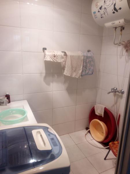 長(zhǎng)征路八里街理絲小區(qū)三樓3室1廳1衛(wèi)雙陽(yáng)臺(tái)中裝28萬(wàn)