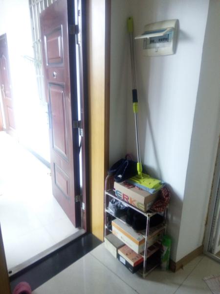 長(zhǎng)征路八里街理絲小區(qū)三樓3室1廳1衛(wèi)雙陽(yáng)臺(tái)中裝28萬(wàn)