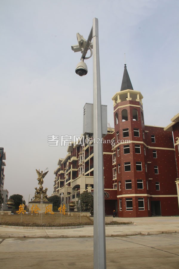 英倫風(fēng)情新進(jìn)度 2號樓正在拆除腳手架