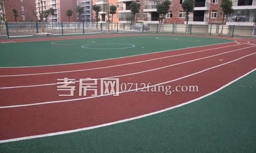 幼兒園內(nèi)體育場