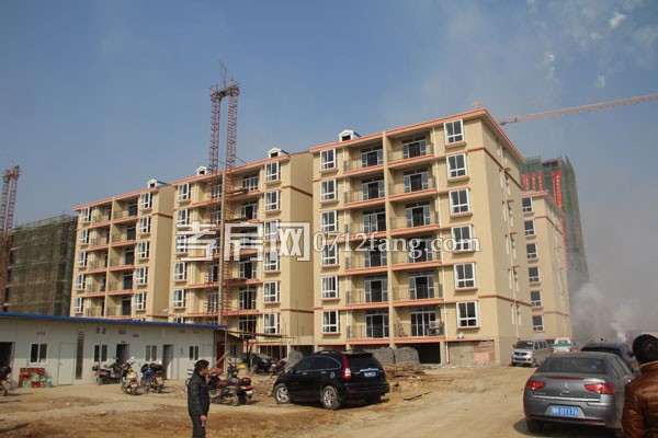 雙城匯15號(hào)樓喜封金頂 12號(hào)樓地基已開(kāi)工