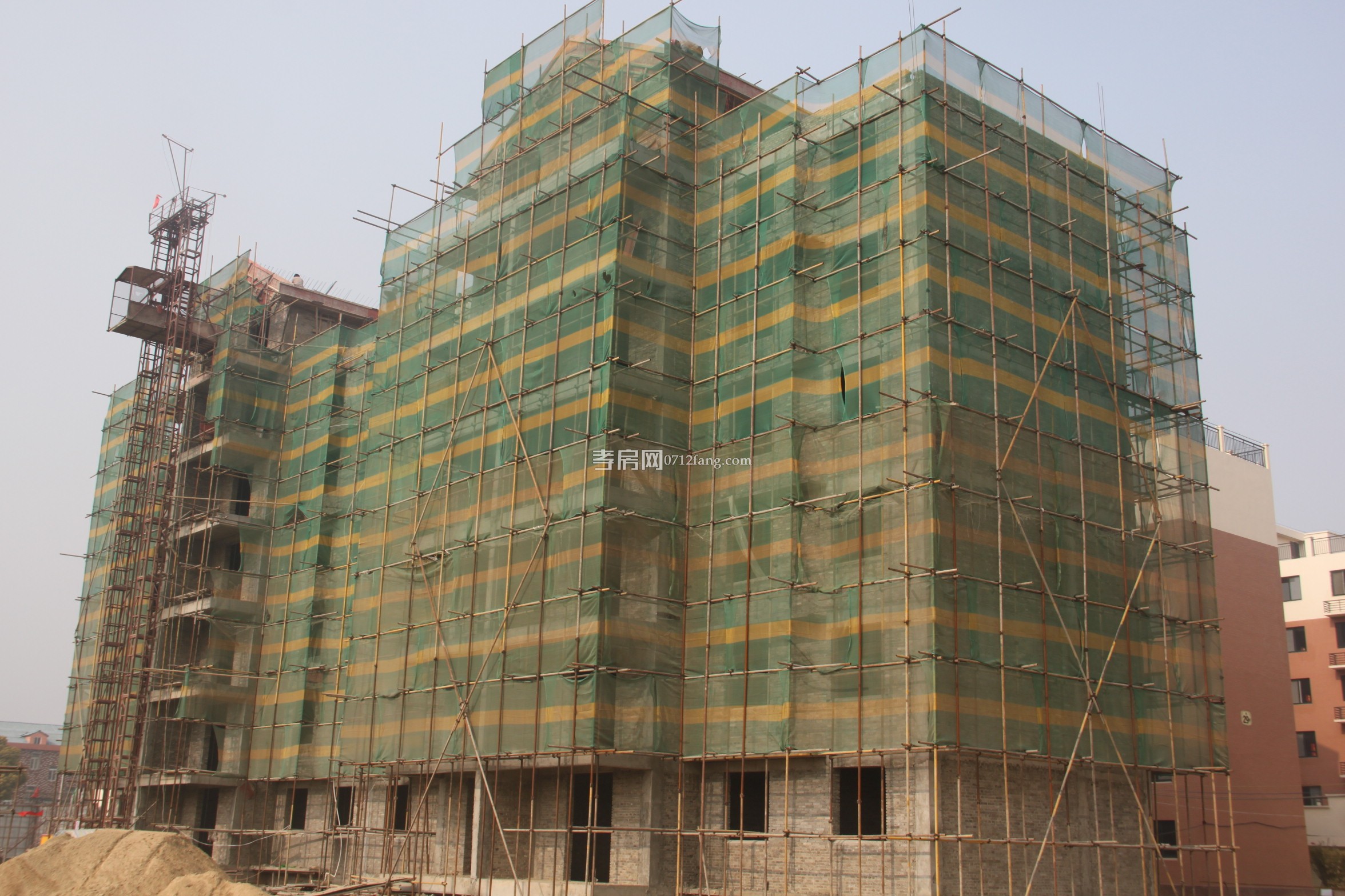 華瑞鑫城1月新進(jìn)度 38號(hào)樓已經(jīng)封頂