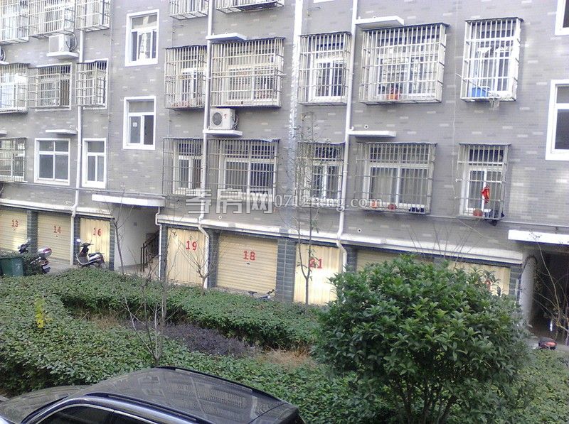 A2652  北京路天運(yùn)家園 三室一廳一衛(wèi)   4/6 毛坯105平米 售價(jià)52萬(wàn)   