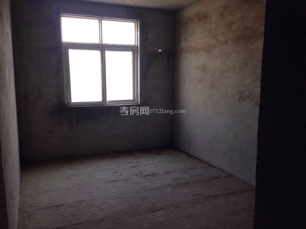 河口大橋興隆小區(qū)三室二廳二衛(wèi)出售