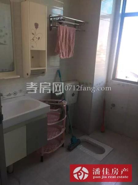 【潘佳房產(chǎn)推薦】【滿二翡翠名都1期107平米1樓簡裝62萬】