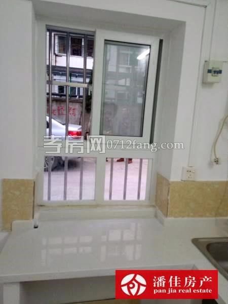 【潘佳房產推薦】香澳路步行街1室1廳1衛(wèi)30平方簡單裝修800/月