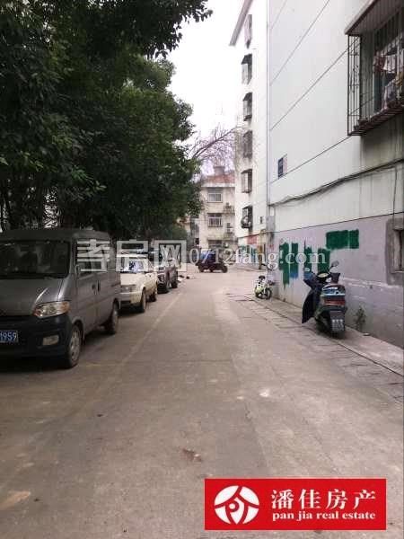 【潘佳房產推薦】香澳路步行街1室1廳1衛(wèi)30平方簡單裝修800/月