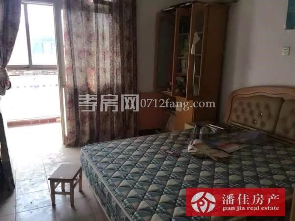 【潘佳房產(chǎn)推薦】北京路萬峰園2室1廳68平方簡單裝修18萬