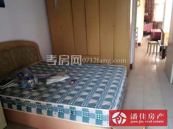 【潘佳房產(chǎn)推薦】北京路萬峰園2室1廳68平方簡單裝修18萬