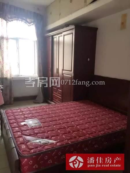 【潘佳房產(chǎn)推薦】北京路萬峰園2室1廳68平方簡單裝修18萬