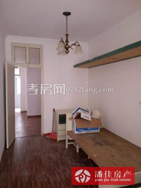 【潘佳房產(chǎn)推薦】【理絲小區(qū)4樓96.64平精裝南北通透光線很好40萬】