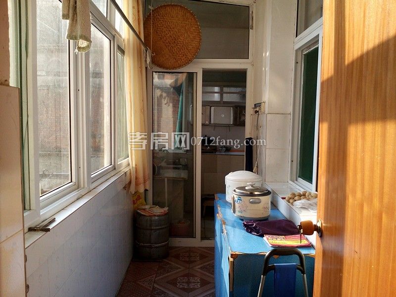 文化路金鯉譚三室一廳一衛(wèi)