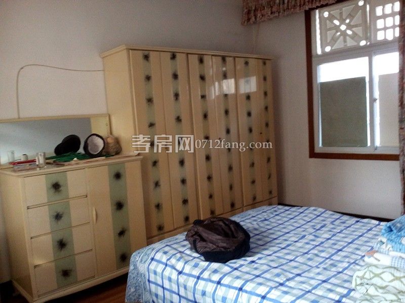 文化路金鯉譚三室一廳一衛(wèi)