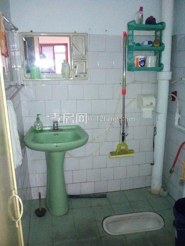 文化路金鯉譚三室一廳一衛(wèi)