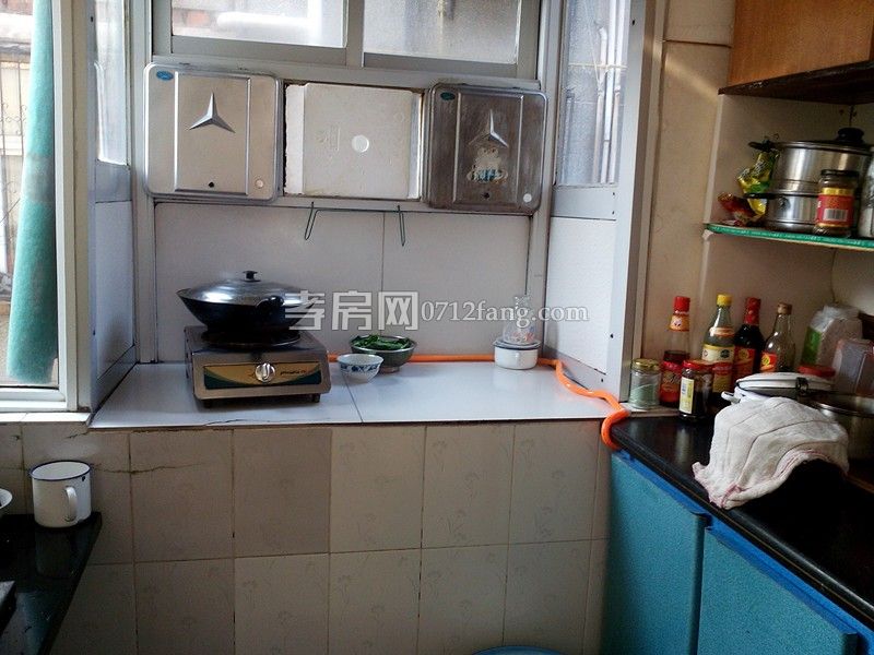 文化路金鯉譚三室一廳一衛(wèi)