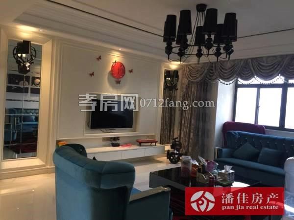 濱湖天地蘭苑4室2廳2衛(wèi)147平方豪裝3000/月拎包入住