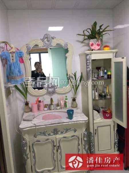 濱湖天地蘭苑4室2廳2衛(wèi)147平方豪裝3000/月拎包入住