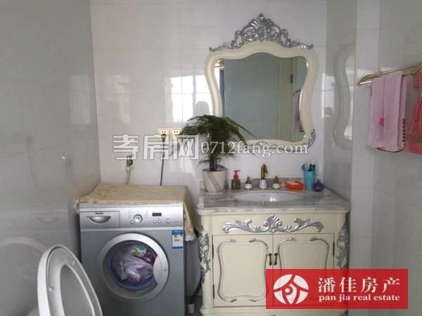 濱湖天地蘭苑4室2廳2衛(wèi)147平方豪裝3000/月拎包入住