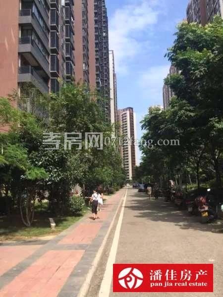 【潘佳房產(chǎn)推薦】【槐蔭大道大潤(rùn)發(fā)超市對(duì)面槐蔭閣4樓110平米三房40萬(wàn)】