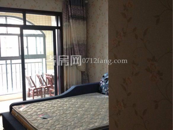 錦繡后湖二期電梯房經(jīng)典三房，131.36平精裝修中間