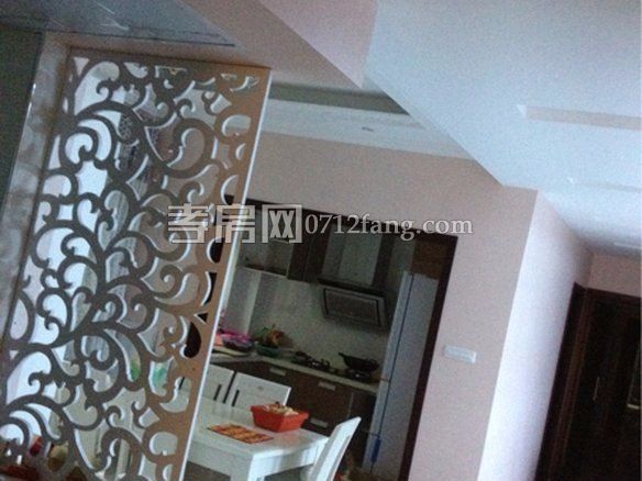 錦繡后湖二期電梯房 經(jīng)典三房，131.36平精裝修 中間