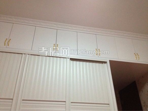 錦繡后湖二期電梯房經(jīng)典三房，131.36平精裝修中間