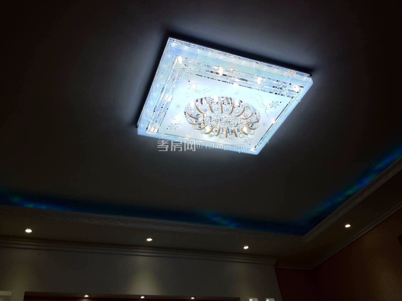 同升小區(qū)長征路上帶20平米車庫1/6樓126.4毛坯50萬