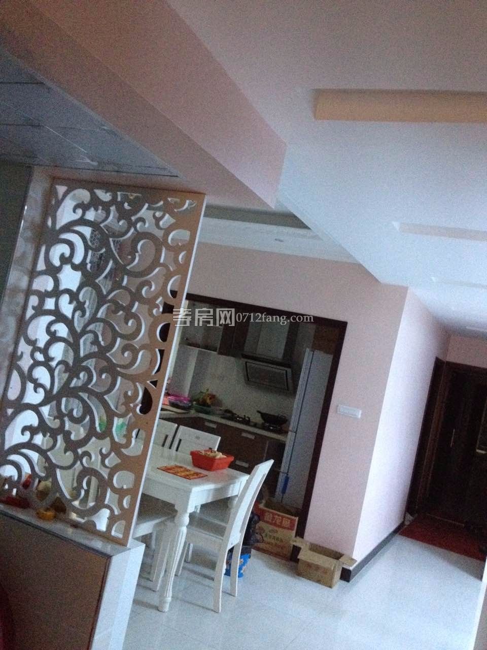 同升小區(qū)長征路上帶20平米車庫1/6樓126.4毛坯50萬