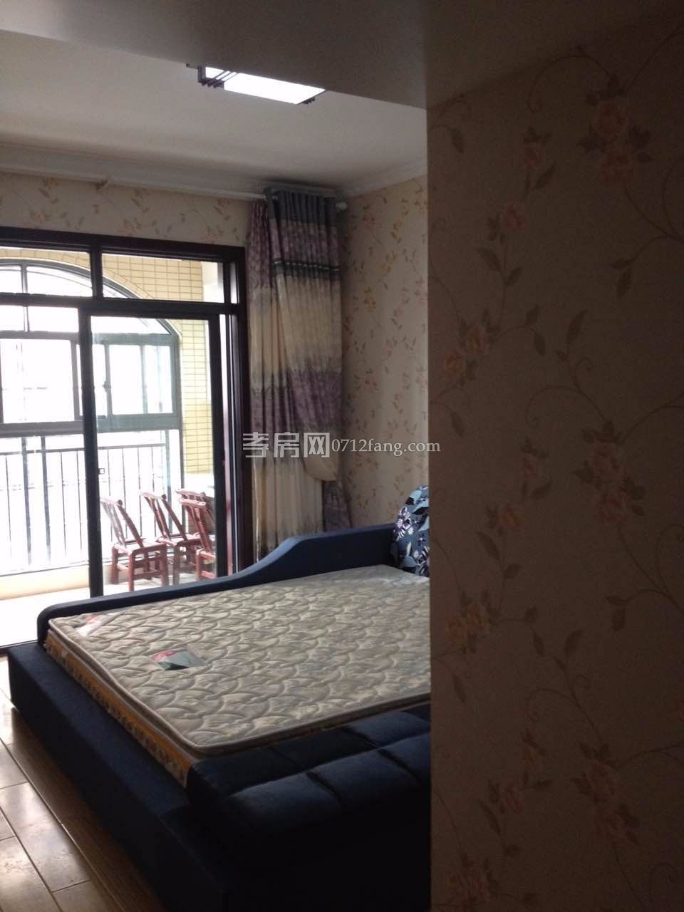 同升小區(qū)長征路上帶20平米車庫1/6樓126.4毛坯50萬