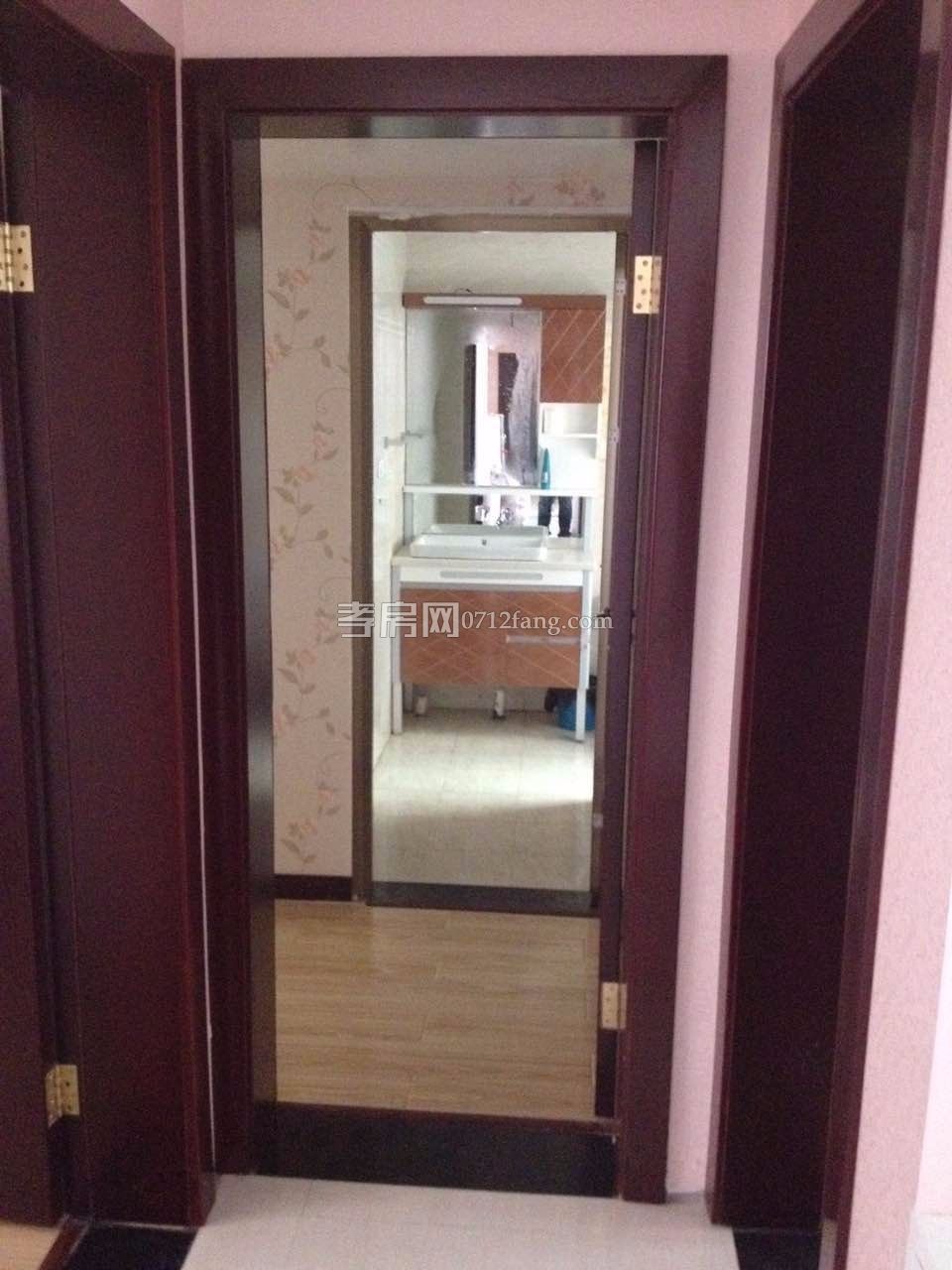 同升小區(qū)長征路上帶20平米車庫1/6樓126.4毛坯50萬