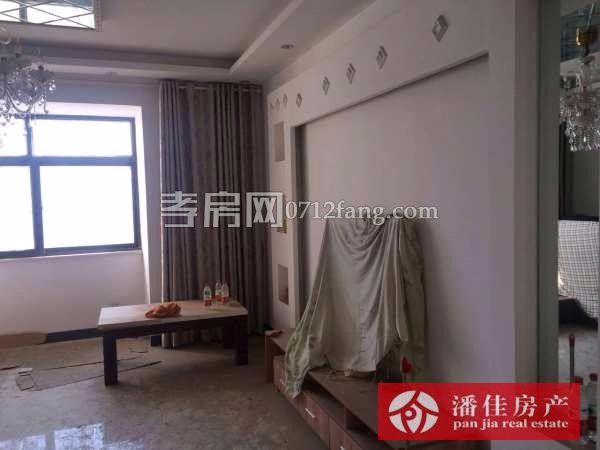 滿五 永新小區(qū)3室2廳1衛(wèi)126平簡(jiǎn)單裝修3樓