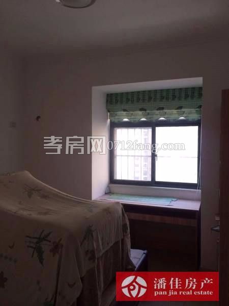 滿五 永新小區(qū)3室2廳1衛(wèi)126平簡(jiǎn)單裝修3樓