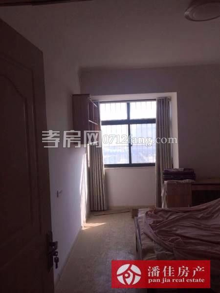 滿五 永新小區(qū)3室2廳1衛(wèi)126平簡(jiǎn)單裝修3樓