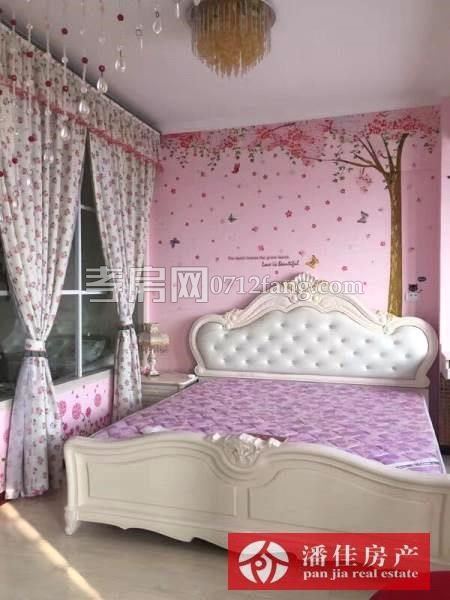 銅鑼灣2室1廳78平方精裝修1900/月拎包入住