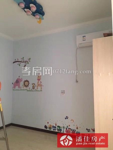 銅鑼灣2室1廳78平方精裝修1900/月拎包入住