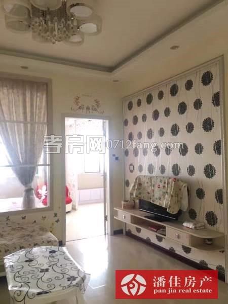 銅鑼灣2室1廳78平方精裝修1900/月拎包入住