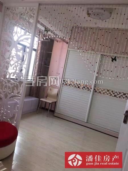 銅鑼灣2室1廳78平方精裝修1900/月拎包入住