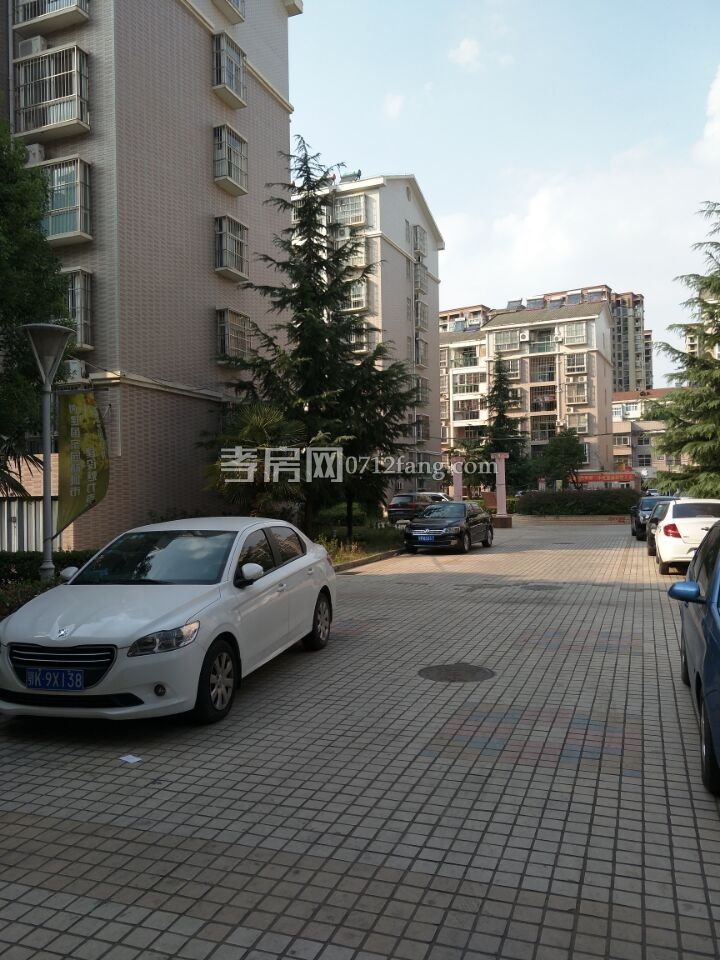 A2700泰陽城三室二廳一衛(wèi)3/6中裝