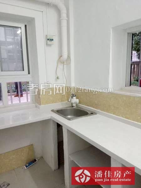 【潘佳房產(chǎn)推薦】【香澳路步行街車庫30㎡1室1廳新簡裝800元/月】